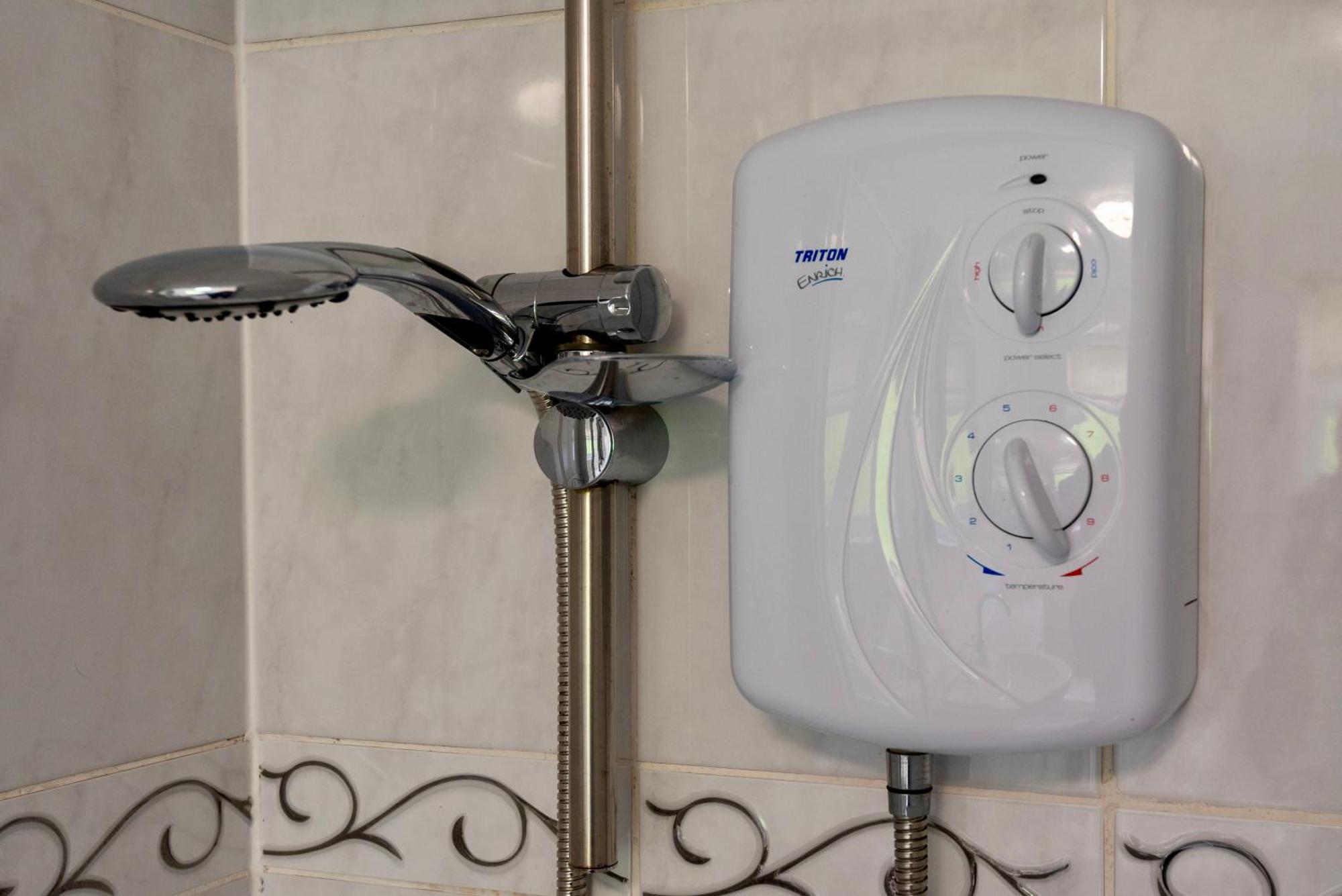 Double Room In Refurbished 5 Bed Home With Wifi And Tv BW Room 4 Solihull Ngoại thất bức ảnh