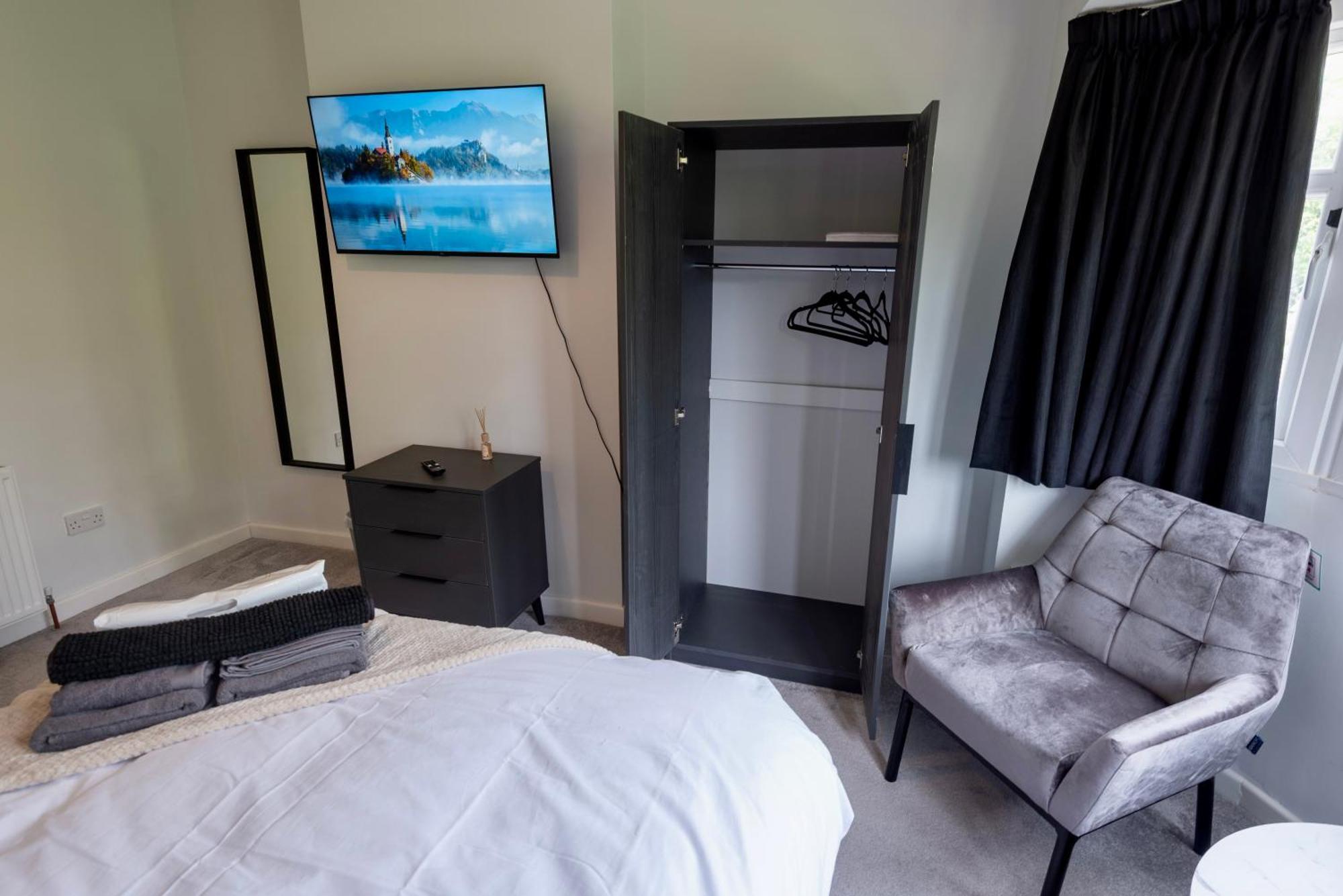 Double Room In Refurbished 5 Bed Home With Wifi And Tv BW Room 4 Solihull Ngoại thất bức ảnh