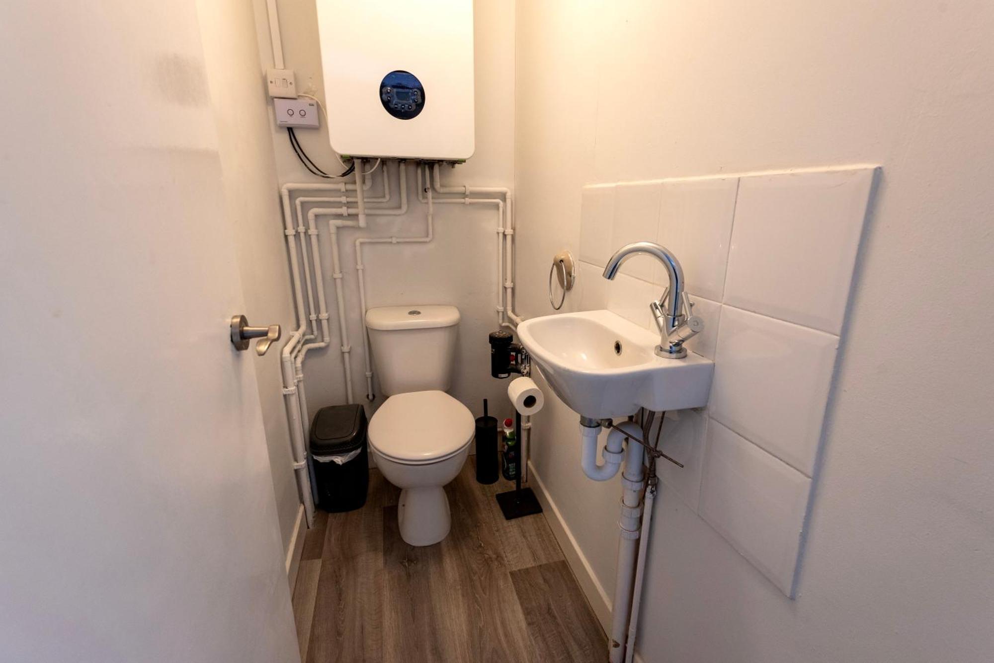 Double Room In Refurbished 5 Bed Home With Wifi And Tv BW Room 4 Solihull Ngoại thất bức ảnh